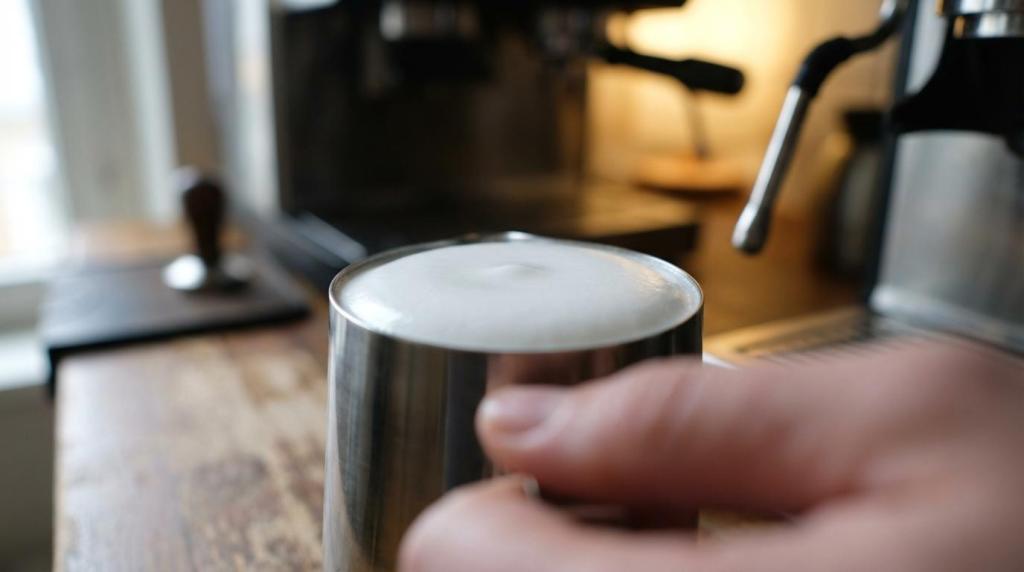 Latte art derhjemme: skum, temperatur og hældeteknikker